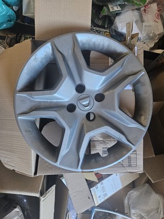 Tapacubos Dacia Sandero steepway 16 Plata