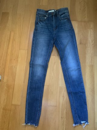 Pantalón vaquero Stradivarius