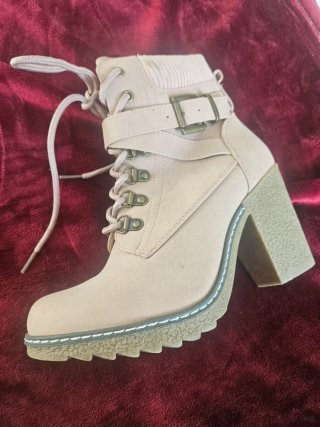 Botines acordonados con tacón grueso