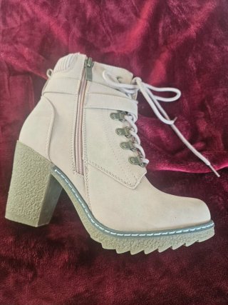 Botines acordonados con tacón grueso