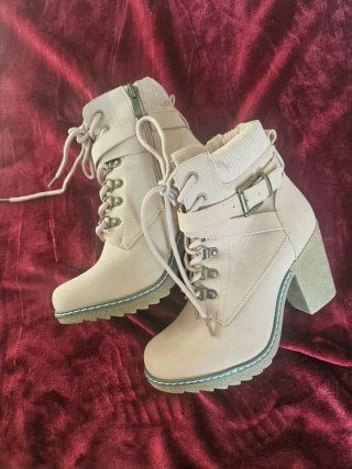 Botines acordonados con tacón grueso