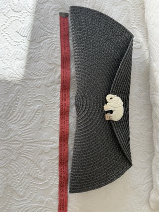 Bolso de fiesta artesanal en gris