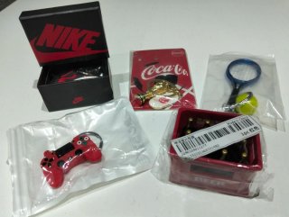 Set di portachiavi in miniatura: Nike, Coca-Cola, PS, Ten