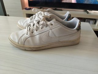 Zapatillas Nike Blancas y Plateadas