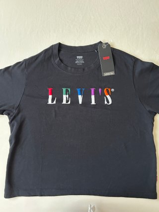 Camiseta Levi's Negra Logo Bordado Talla XS