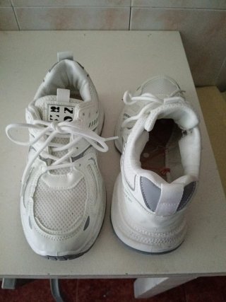 Zapatillas deportivas blancas talla 39 (pequeñas),