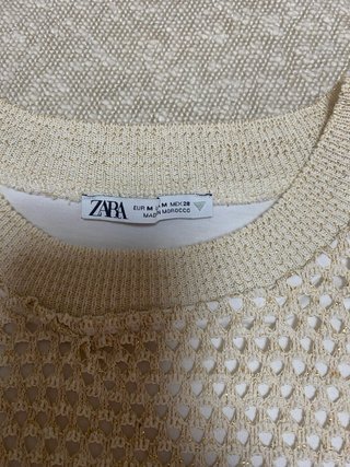 Camiseta con chaleco Zara dorado