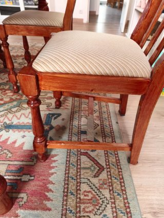 Mesa de Comedor con 4 Sillas de Madera