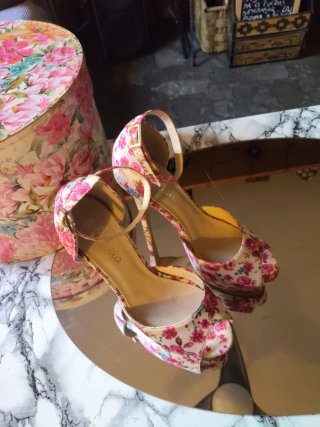 Zapatos de tacón Olivia florales