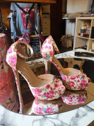 Zapatos de tacón Olivia florales