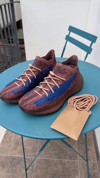 Adidas Yeezy Boost 380 - Marrón y Azul