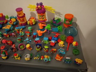 Lote de Muñecos Superthings y Piratix. L5