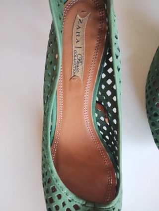 Zapatos vintage de tacón Zara ante verde.