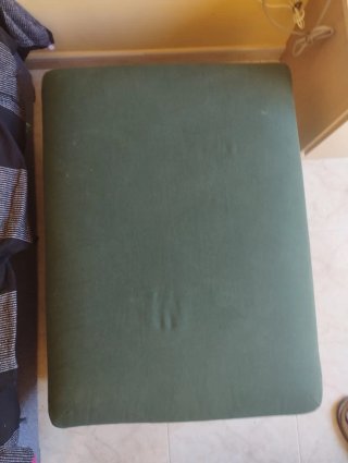 Reposapiés Ikea verde con almacenaje