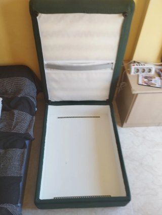 Reposapiés Ikea verde con almacenaje