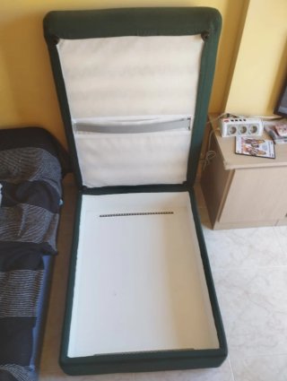 Reposapiés Ikea verde con almacenaje