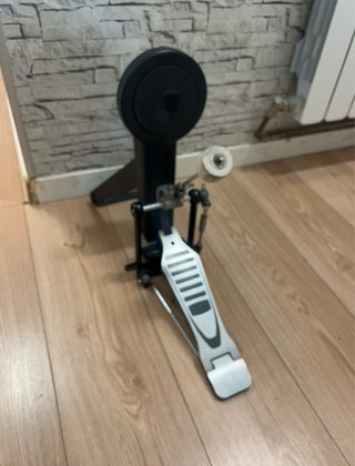 Pedal y pad de Bombo Alesis para Batería eléctrica