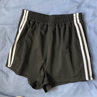 Pantalón corto deportivo negro mujer