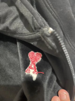 Sudadera AMI Negra con Cremallera y Capucha