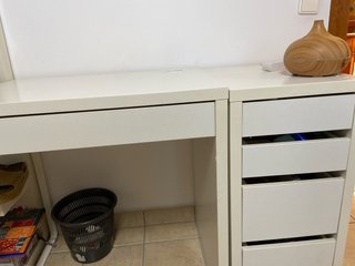 Scrivania IKEA Bianca con Cassettiera