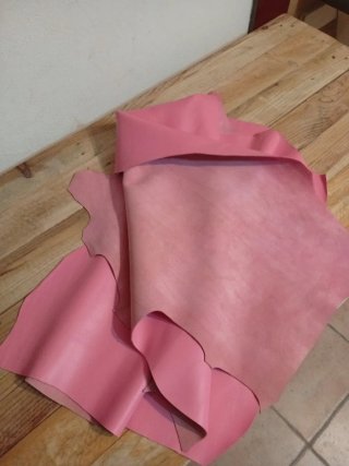 2 Trozos de Piel de Cabra Rosa