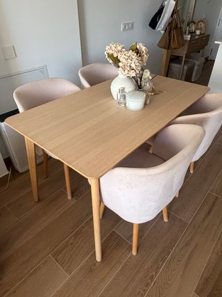 Mesa comedor y 4 sillas rosa nude