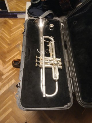 Trompeta Bach SR300