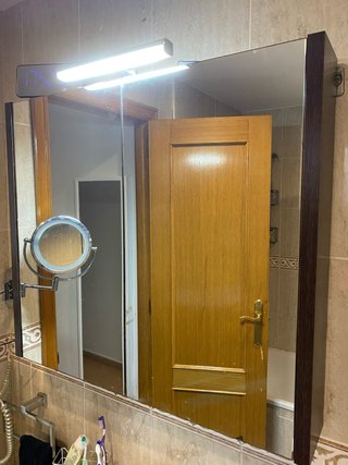 Camerino de baño con espejo y luz