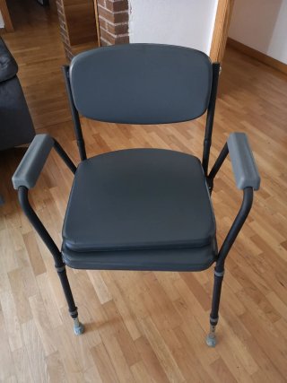 Vendo silla con orinal, solo dos usos