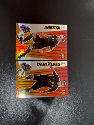 Cartas Fútbol Mega Heroes Iniesta y Dani Alves