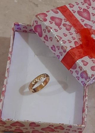 Bonito Anillo de Mujer de Oro 18k...NO ENVÍO
