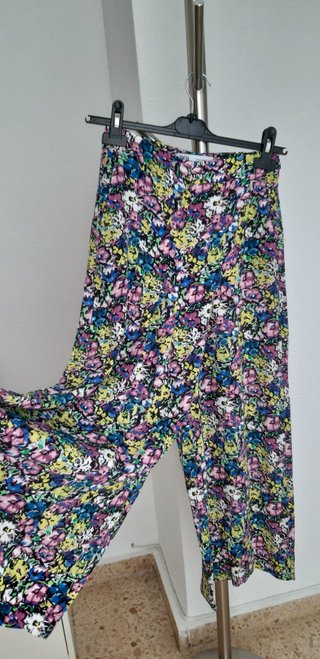 Pantalón-falda de Zara midi. Nueva. De cintura alt