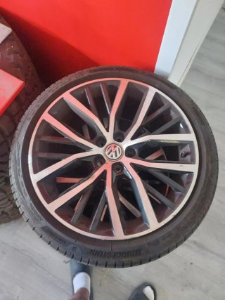 4 Llantas Volkswagen con Neumáticos