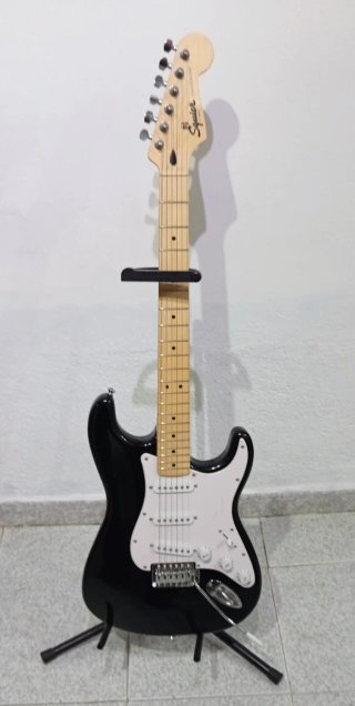 Guitarra Eléctrica Squier Negra