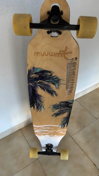 Skate Muuwmi con ruedas amarillas