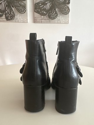 Botines Negros con Hebilla