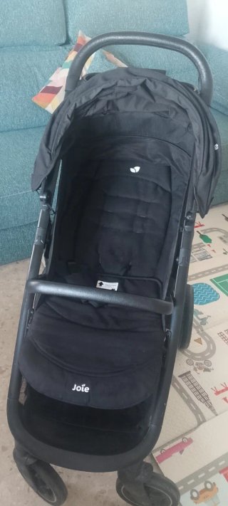 Silla de paseo Joie negra