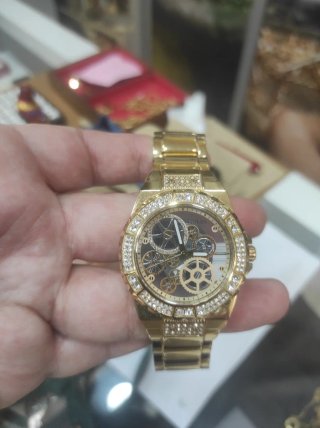 Reloj Guess Dorado con Cristales