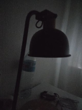 Lámpara de mesa metálica negra