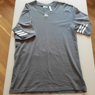 Camiseta Adidas Gris con Logo Trébol