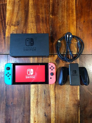 Console Nintendo Switch funzionante con dock