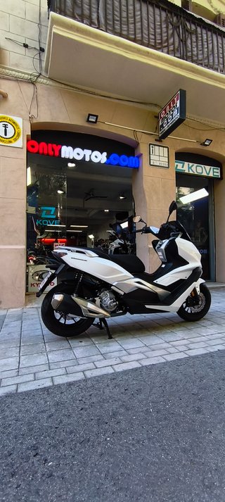 Keeway Vieste 300 Maxi Scooter