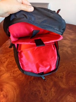 MOCHILA NEGRA PARA PORTÁTIL