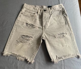 Bermuda vaquera desgastada chico, regular waist.