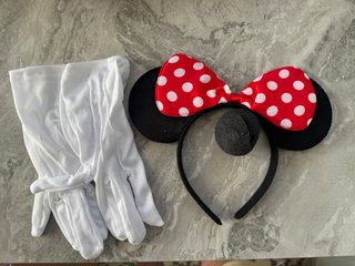 Disfraz Minnie Mouse: Orejas y Guantes