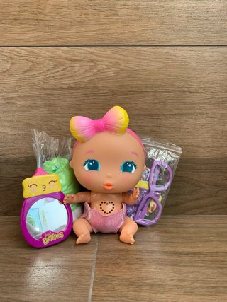 Muñeco Bellies con trajes y accesorios