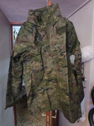 Traje de tormenta impermeable camuflaje