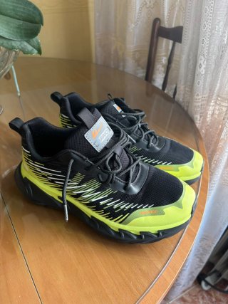 Zapatillas deportivas Warrior nuevas