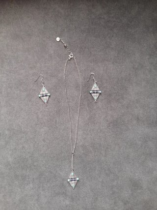 Conjunto de Collar y Pendientes