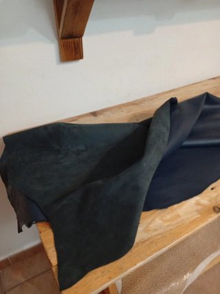 Piel de cuero azul